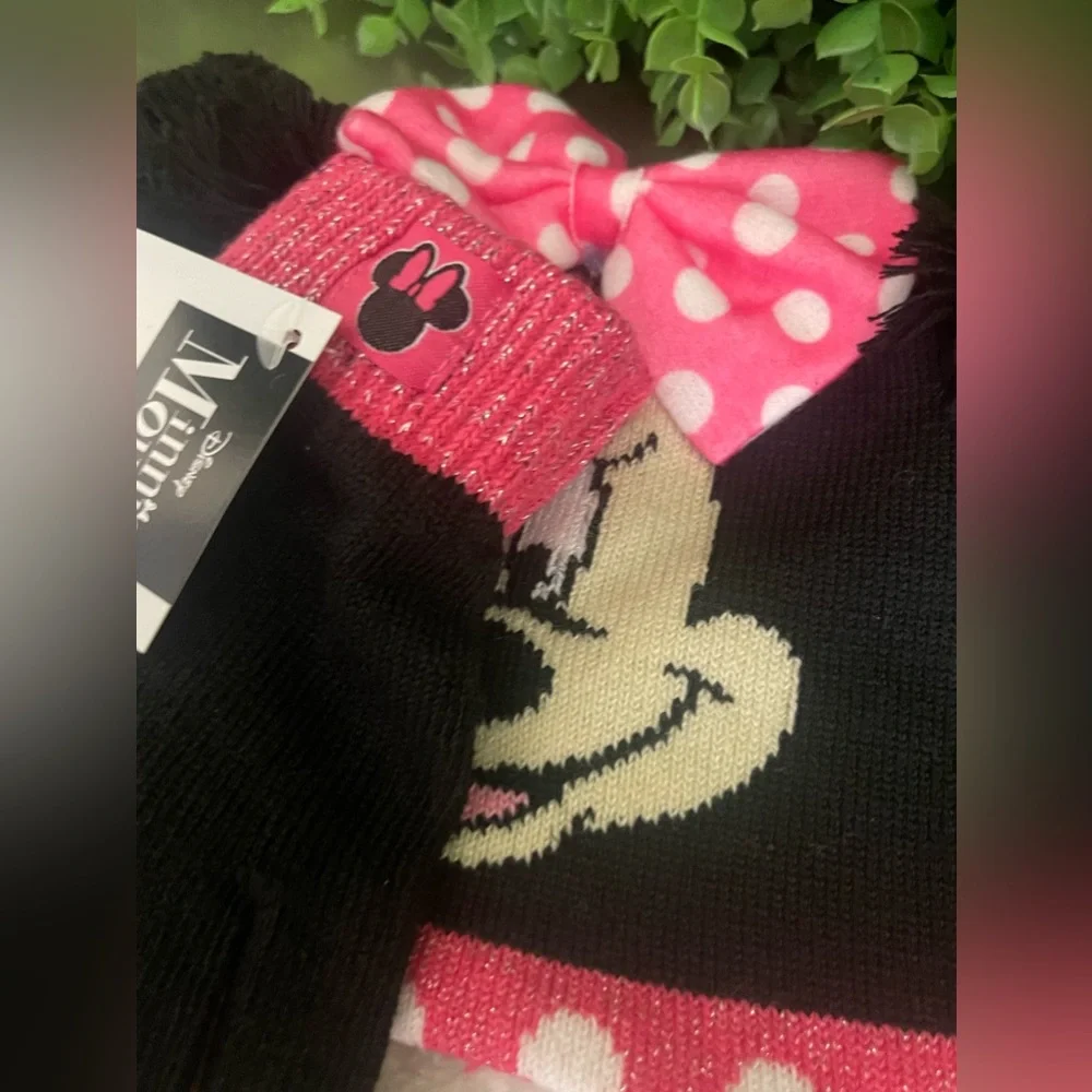 Disney Minnie Mouse Pink and Black Beanie & Glove Set NWT
